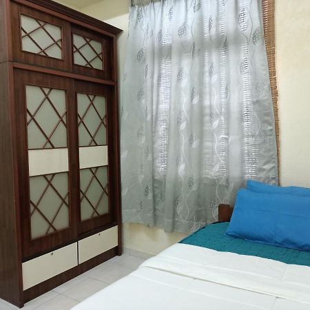 Oyo Home 90419 Sahar Guesthouse Malacca Esterno foto