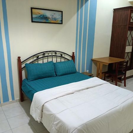 Oyo Home 90419 Sahar Guesthouse Malacca Esterno foto