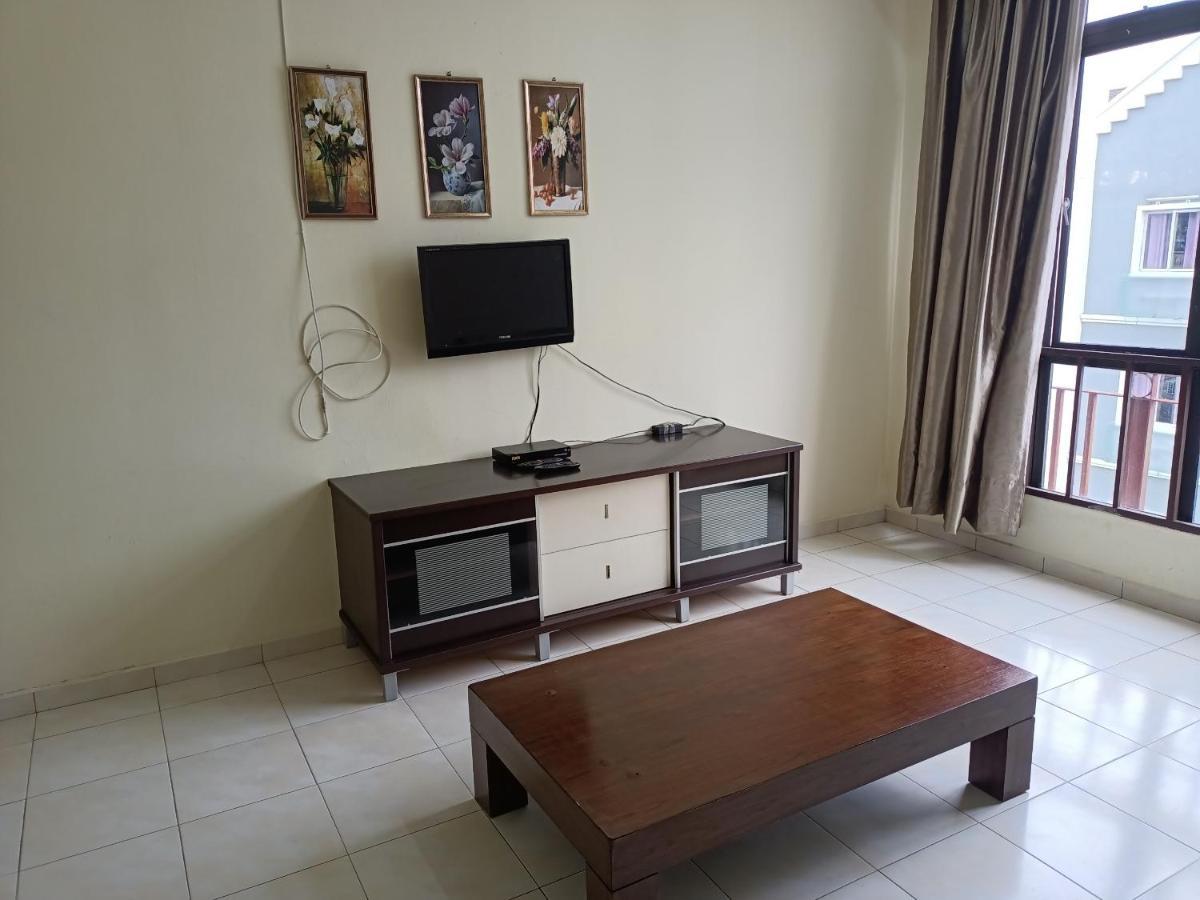 Oyo Home 90419 Sahar Guesthouse Malacca Esterno foto