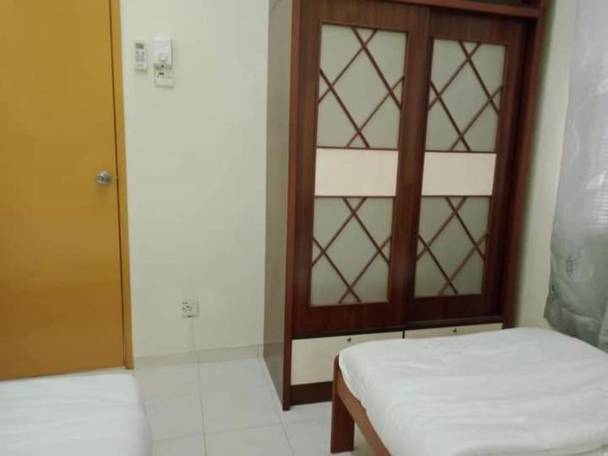 Oyo Home 90419 Sahar Guesthouse Malacca Esterno foto