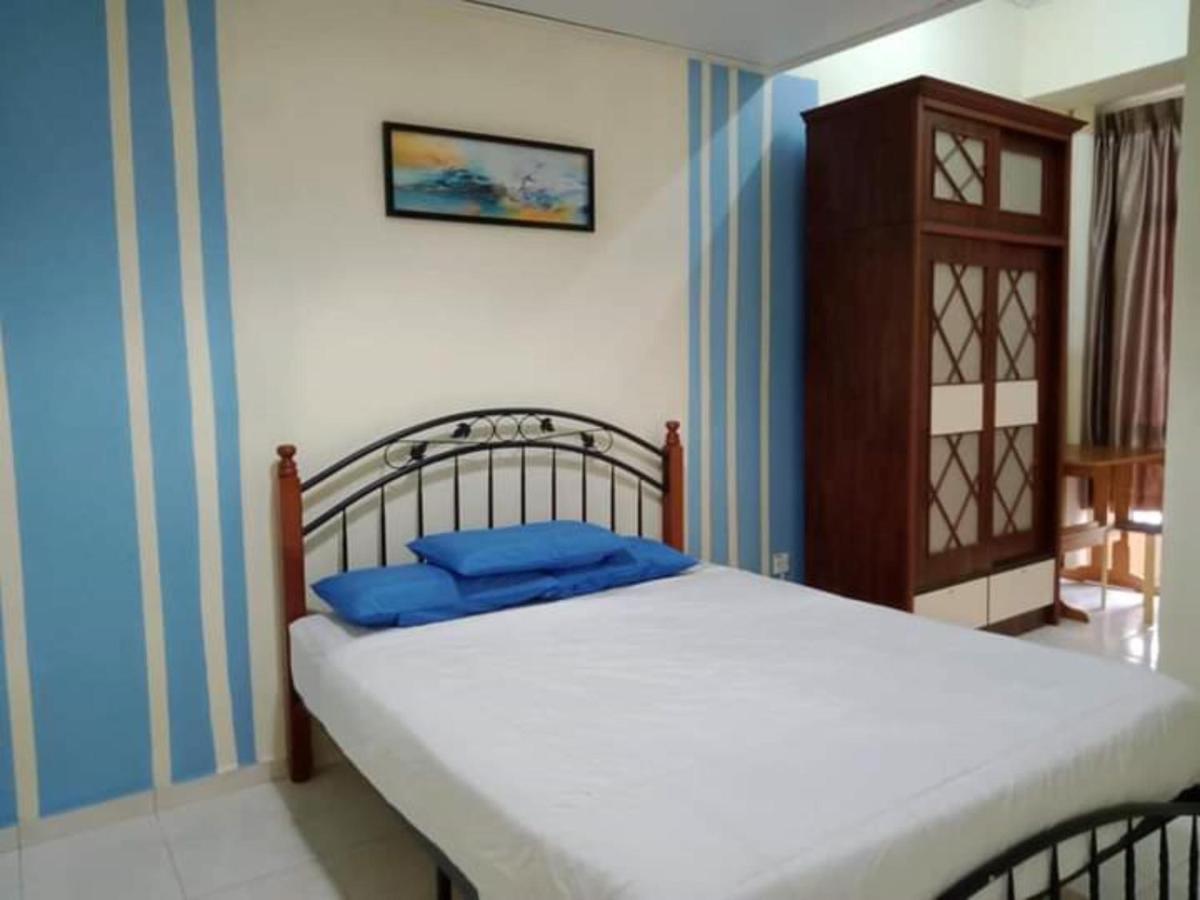 Oyo Home 90419 Sahar Guesthouse Malacca Esterno foto