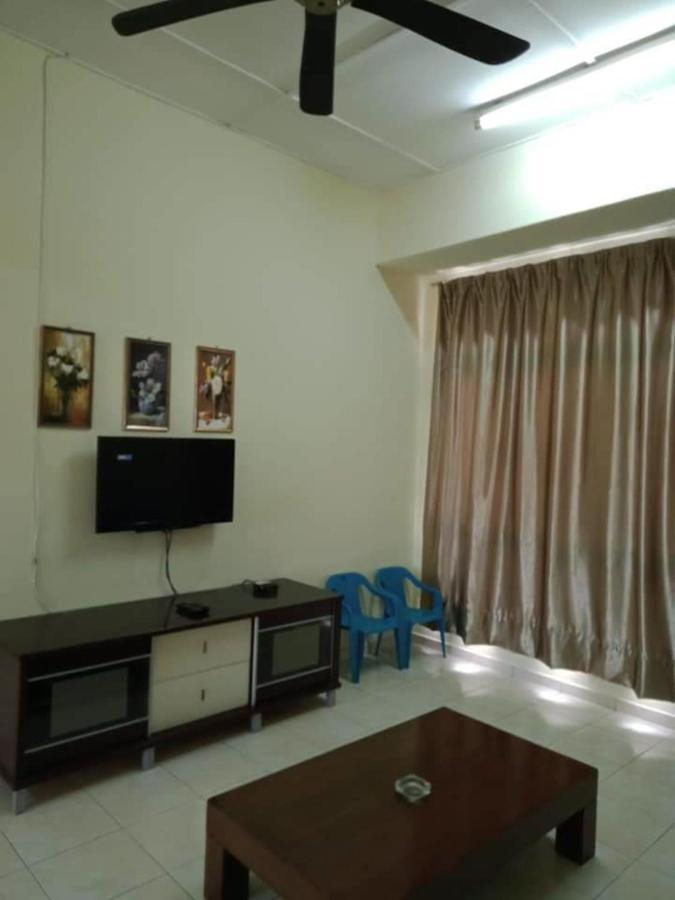 Oyo Home 90419 Sahar Guesthouse Malacca Esterno foto