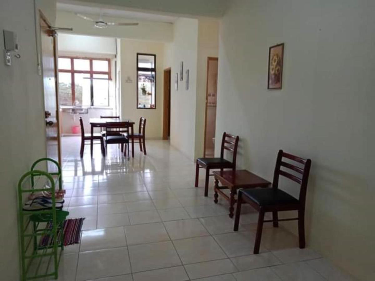 Oyo Home 90419 Sahar Guesthouse Malacca Esterno foto