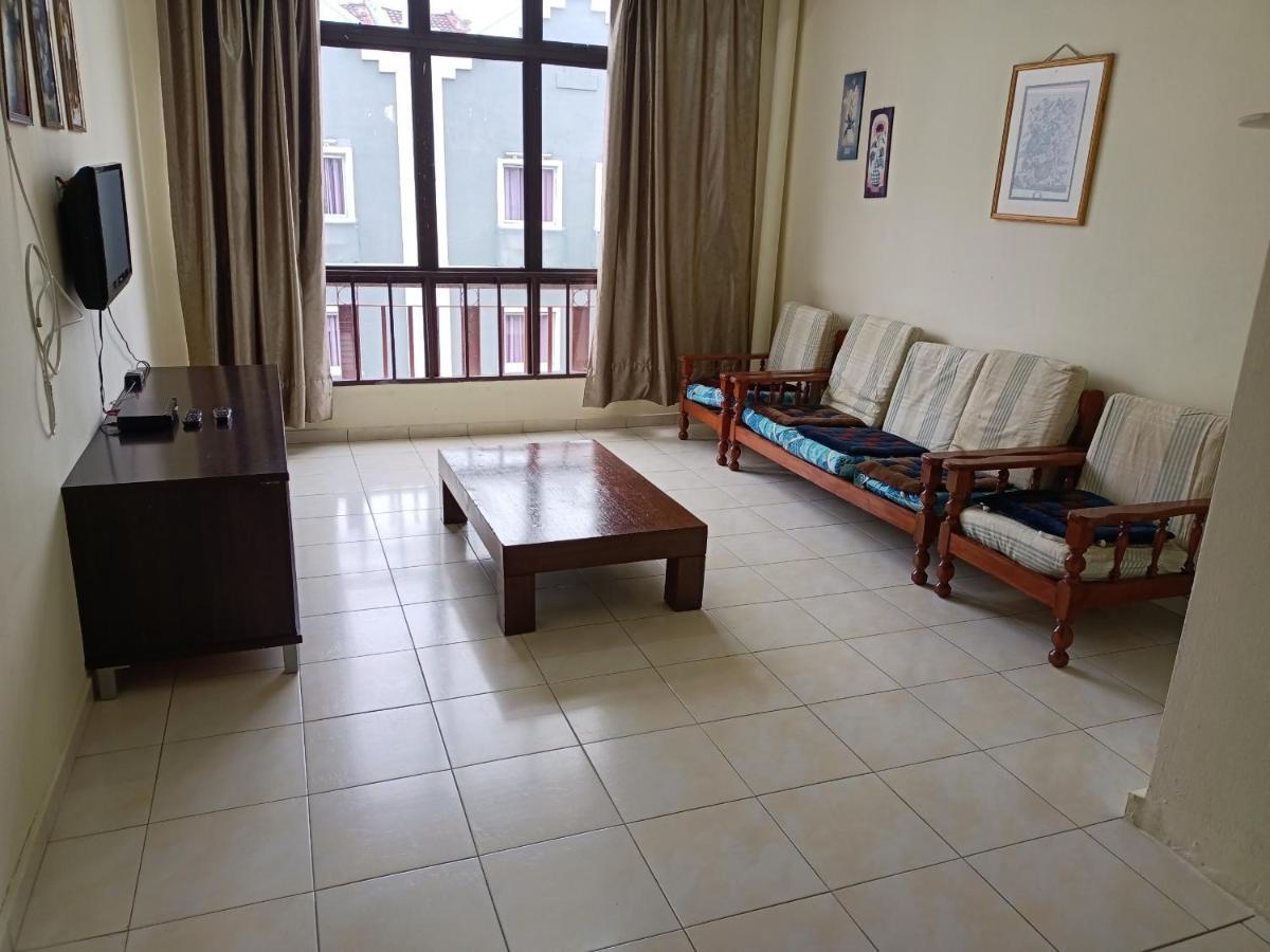 Oyo Home 90419 Sahar Guesthouse Malacca Esterno foto