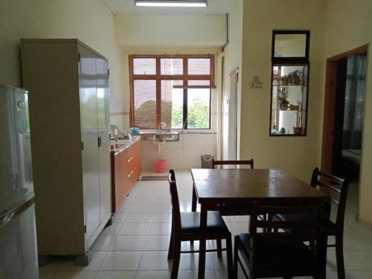Oyo Home 90419 Sahar Guesthouse Malacca Esterno foto