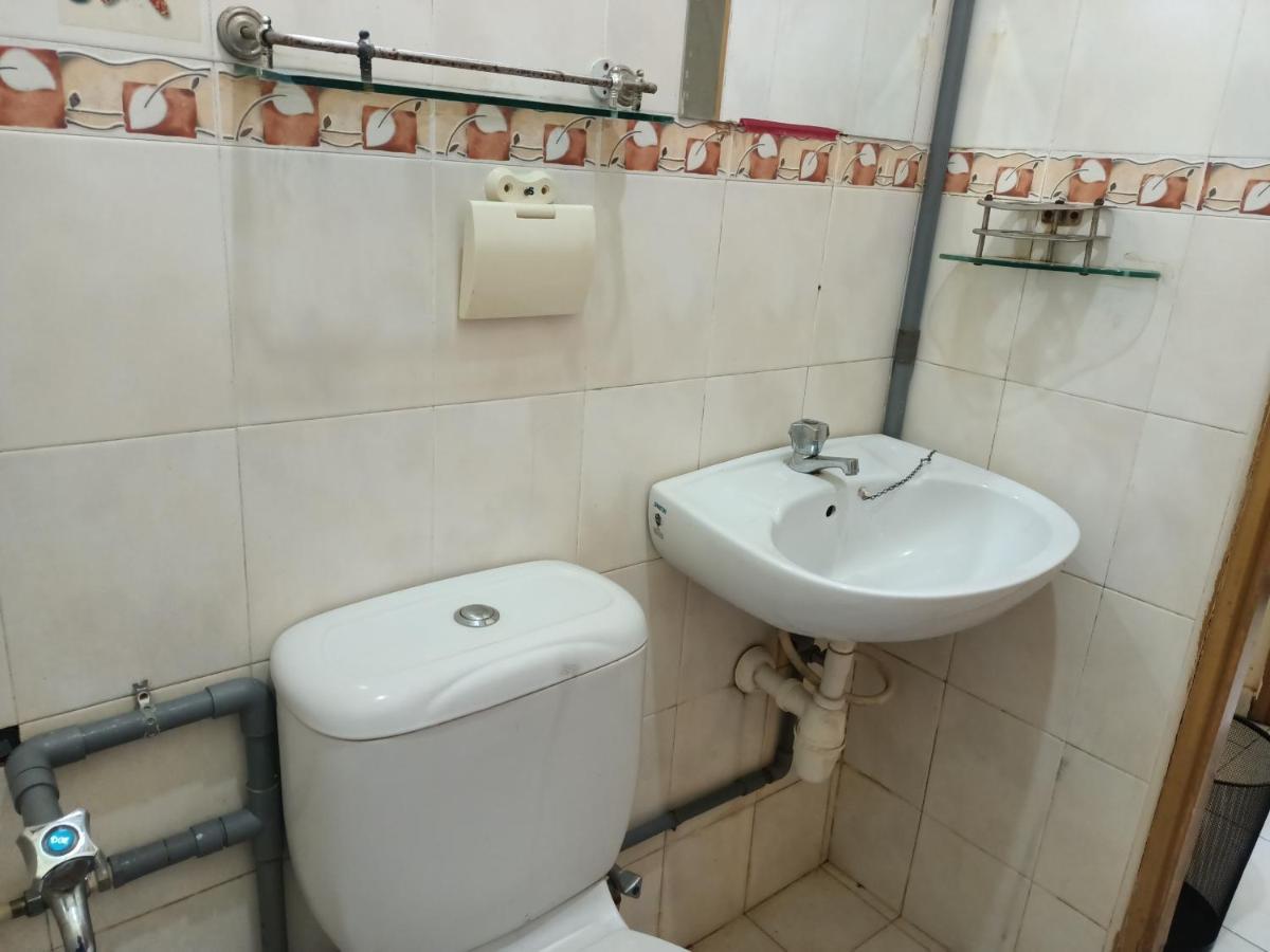 Oyo Home 90419 Sahar Guesthouse Malacca Esterno foto