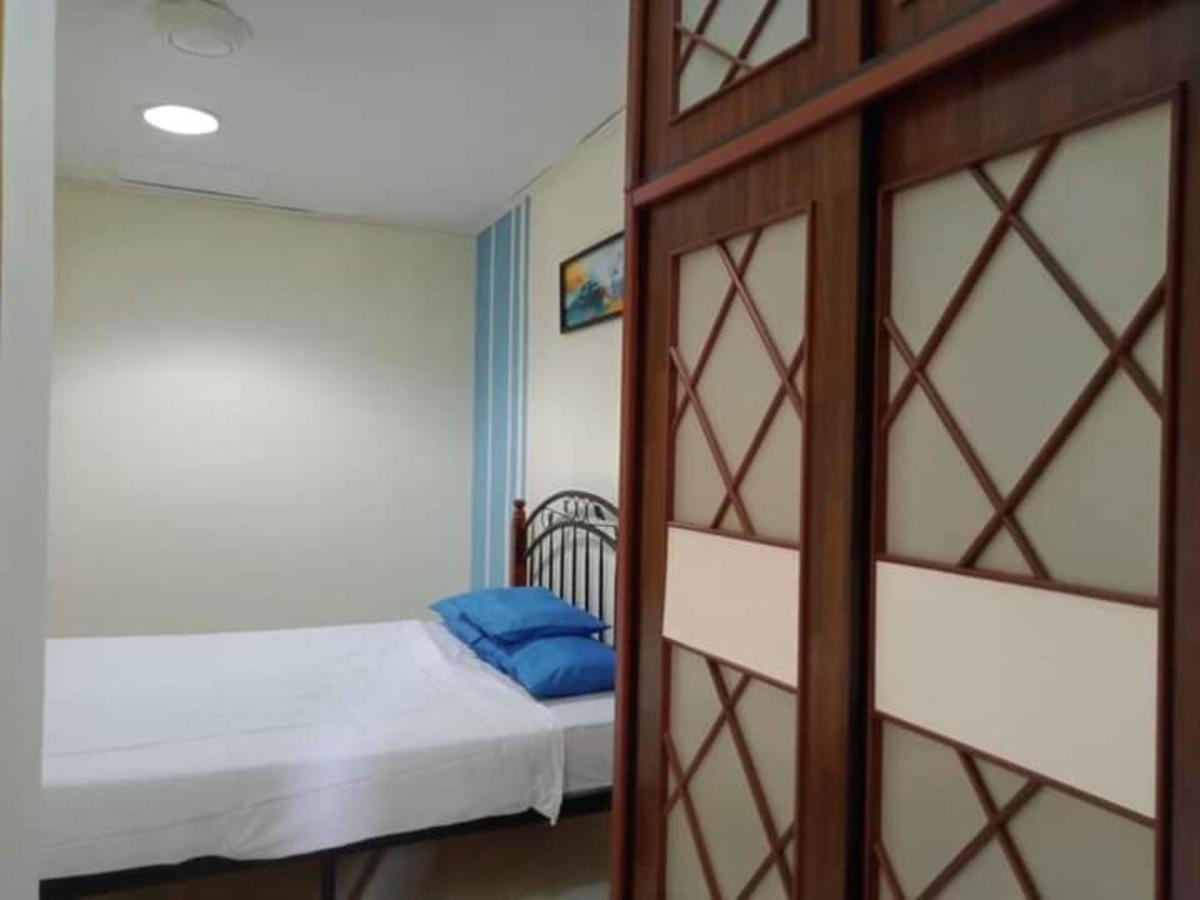 Oyo Home 90419 Sahar Guesthouse Malacca Esterno foto