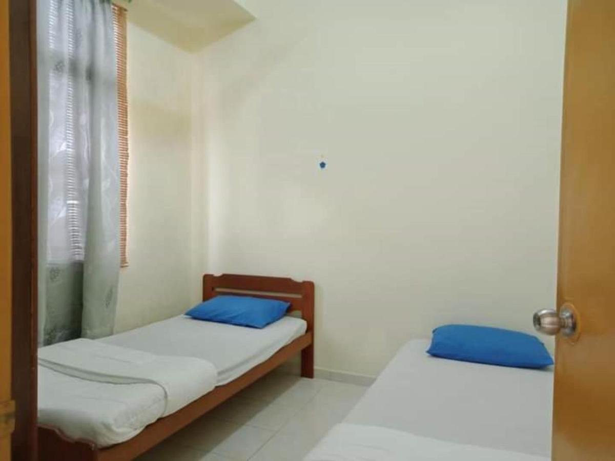 Oyo Home 90419 Sahar Guesthouse Malacca Esterno foto