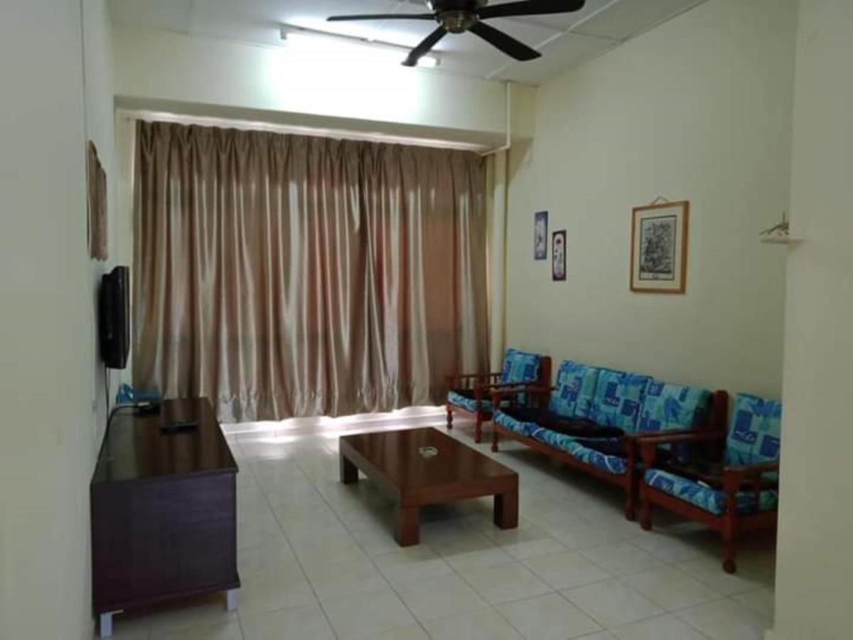 Oyo Home 90419 Sahar Guesthouse Malacca Esterno foto
