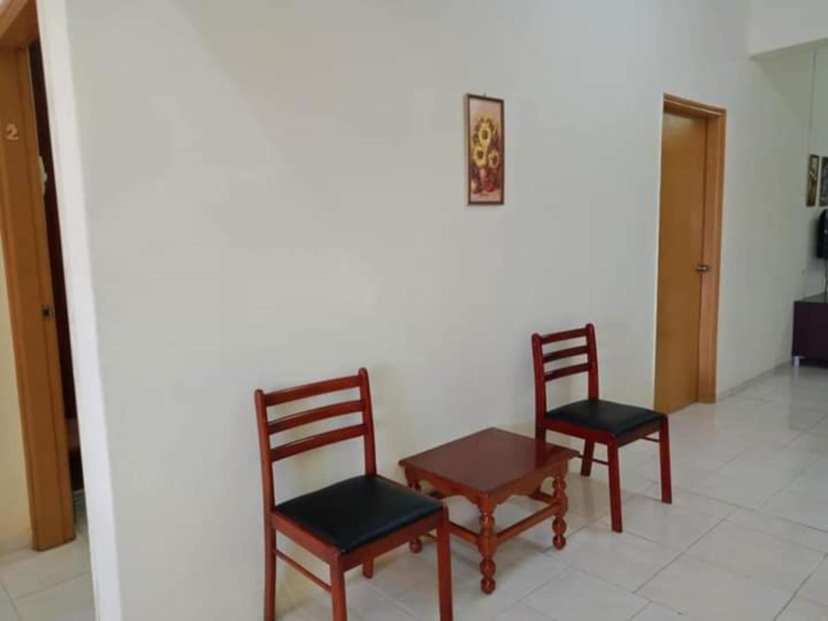 Oyo Home 90419 Sahar Guesthouse Malacca Esterno foto