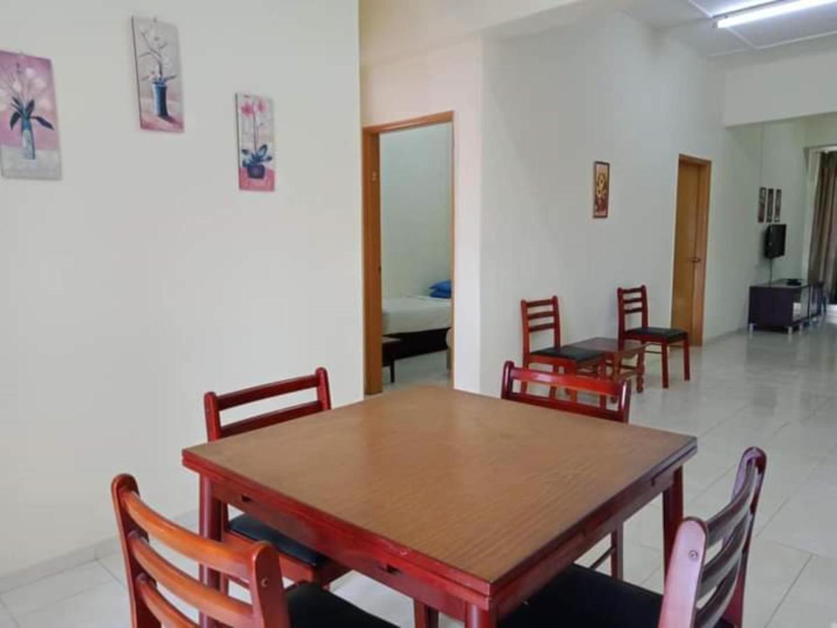 Oyo Home 90419 Sahar Guesthouse Malacca Esterno foto