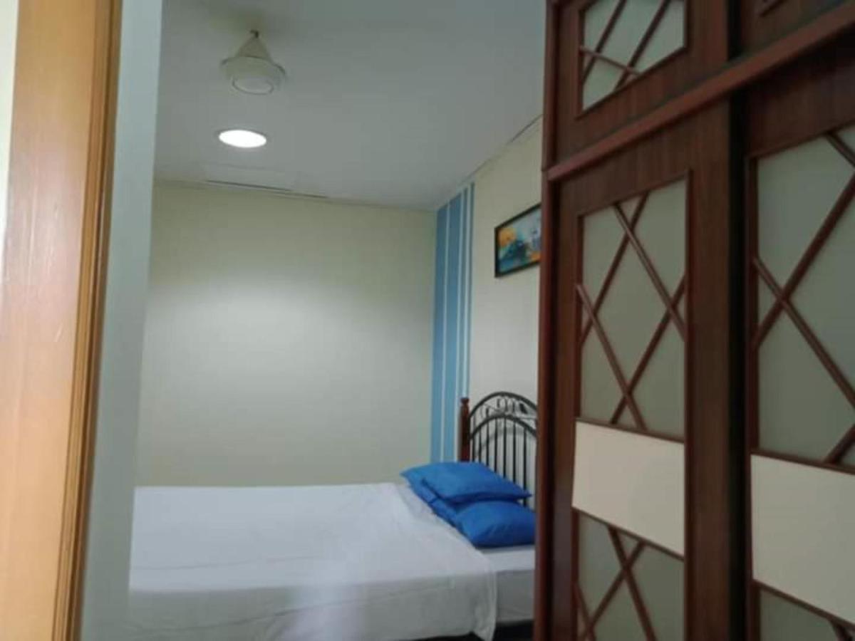 Oyo Home 90419 Sahar Guesthouse Malacca Esterno foto